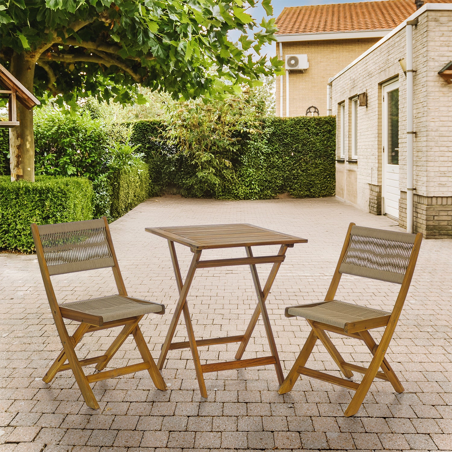 VESTIAMO CASA GIARDINO - Set giardino tavolo pieghevole 60x55 cm e 2 sedie pieghevoli in legno con seduta in corda di poliestere intrecciata